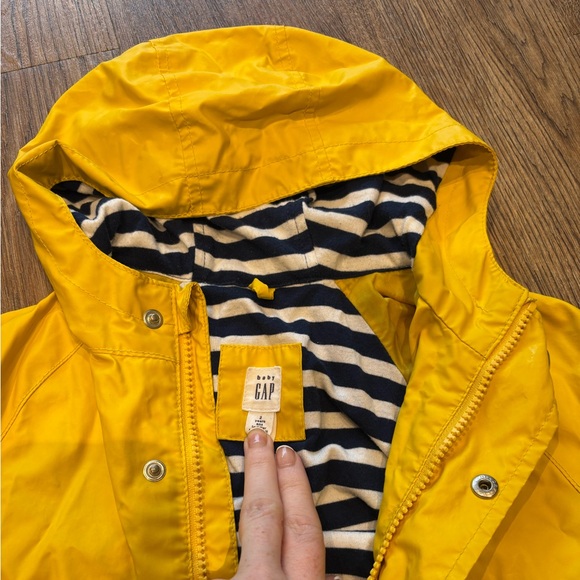 Gap - Size 2 years - Toddlert Rain Jacket - Picture 2 of 2